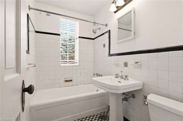 1700 N Elm Street D3, Greensboro, NC 27408