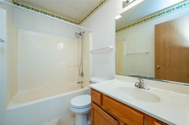 4550 Fairview Drive, Pleasant Hill, IA 50327