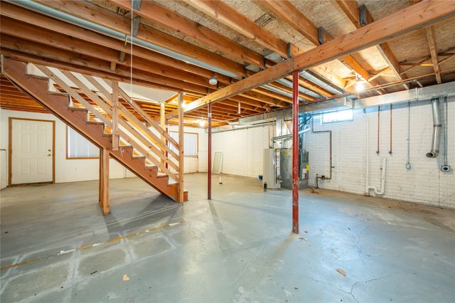 4550 Fairview Drive, Pleasant Hill, IA 50327