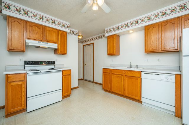 4550 Fairview Drive, Pleasant Hill, IA 50327