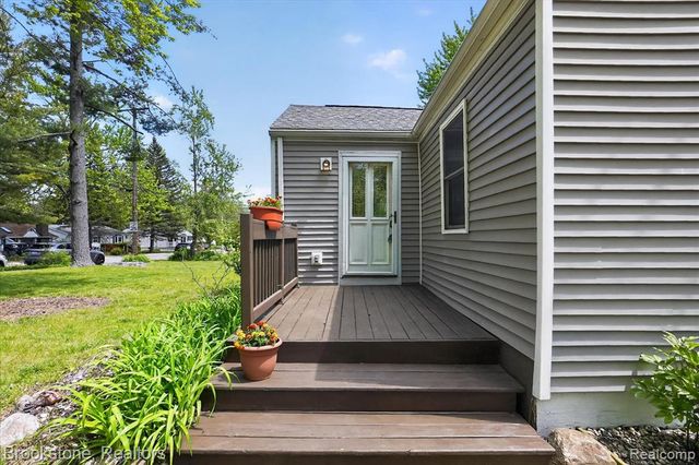 1331 Wolf Court, East Lansing, MI 48823