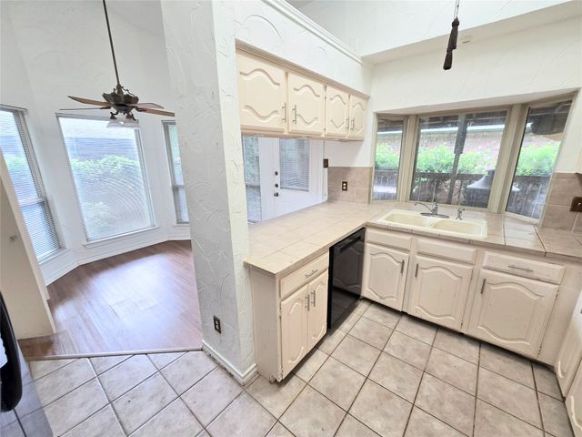 2211 Baltic Avenue, Arlington, TX 76011