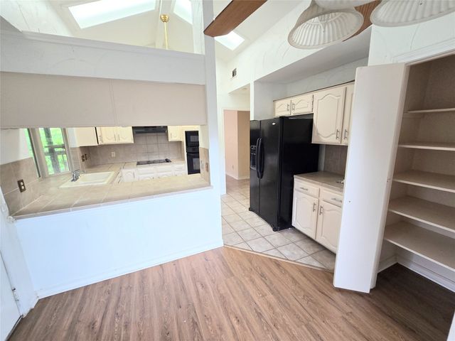 2211 Baltic Avenue, Arlington, TX 76011