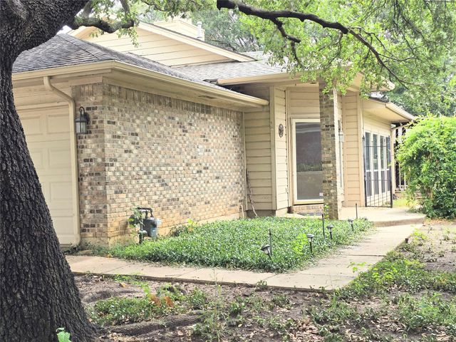 2211 Baltic Avenue, Arlington, TX 76011