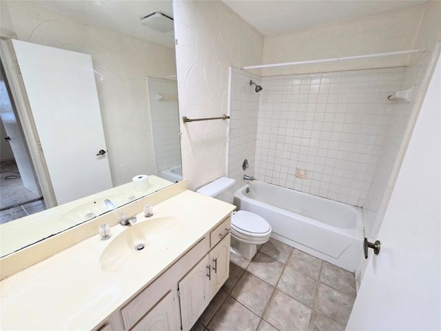 2211 Baltic Avenue, Arlington, TX 76011