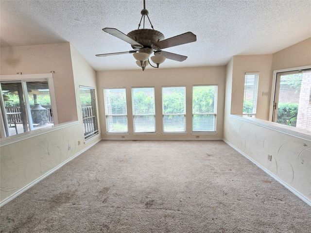 2211 Baltic Avenue, Arlington, TX 76011