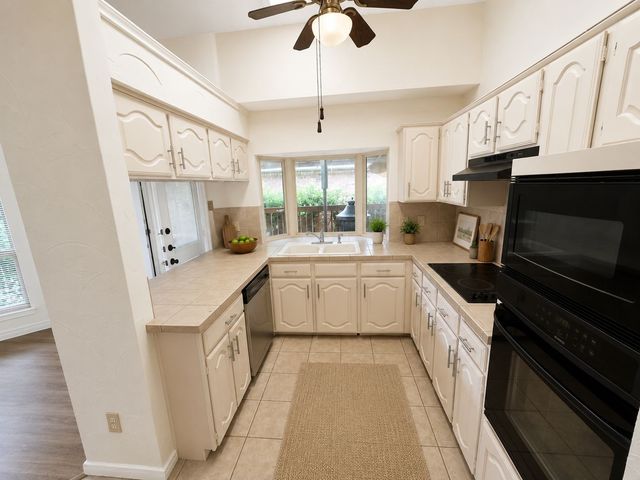 2211 Baltic Avenue, Arlington, TX 76011