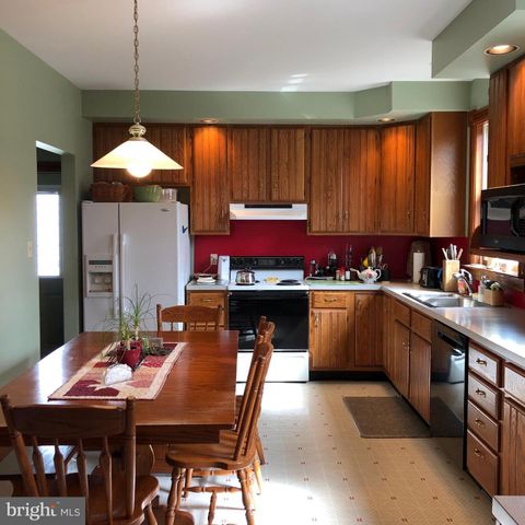 13 W WATER, Smithsburg, MD 21783