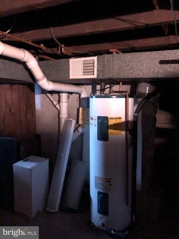 13 W WATER, Smithsburg, MD 21783