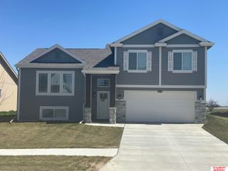 8521 S 179 Street, Omaha, NE 68136