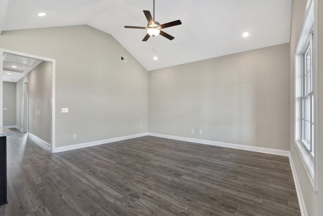 489 S Halifax Ct, Clarksville, TN 37040