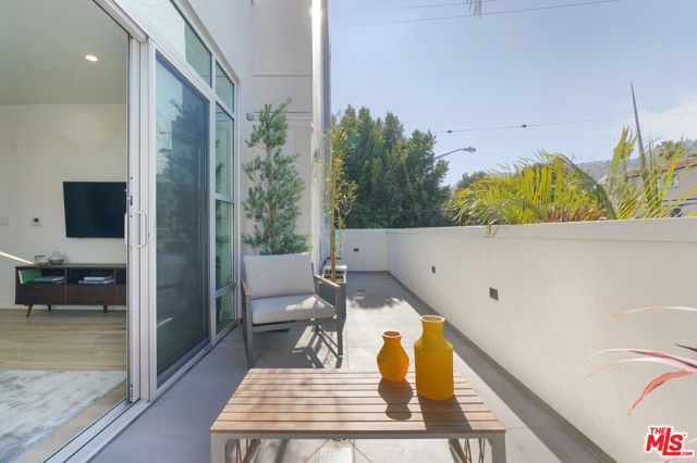 8210 Fountain Avenue 401, West Hollywood, CA 90046