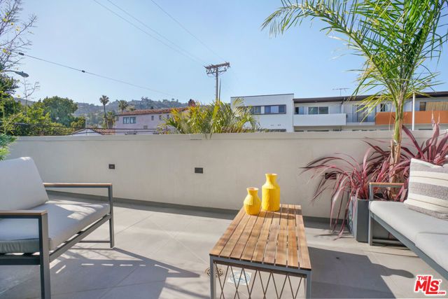 8210 Fountain Avenue 401, West Hollywood, CA 90046