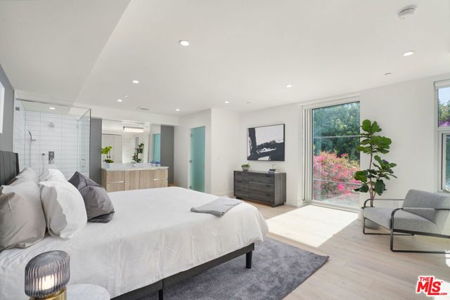 8210 Fountain Avenue 401, West Hollywood, CA 90046