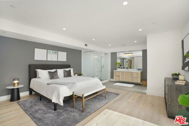 8210 Fountain Avenue 401, West Hollywood, CA 90046