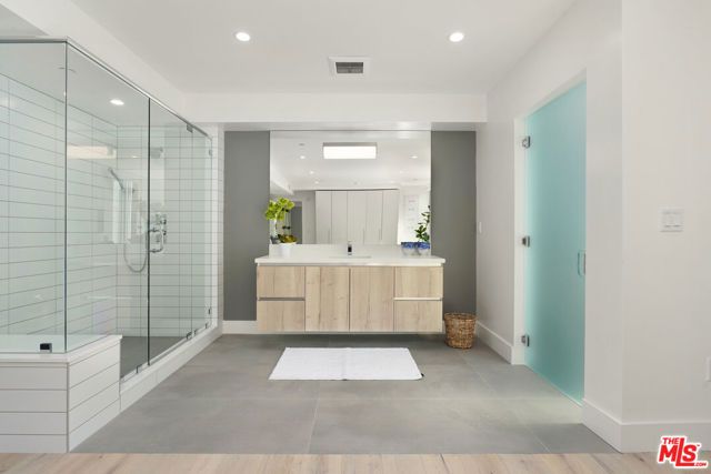 8210 Fountain Avenue 401, West Hollywood, CA 90046