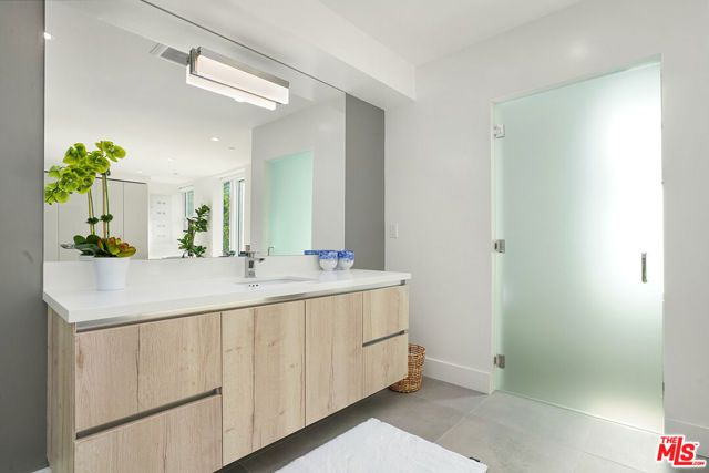 8210 Fountain Avenue 401, West Hollywood, CA 90046