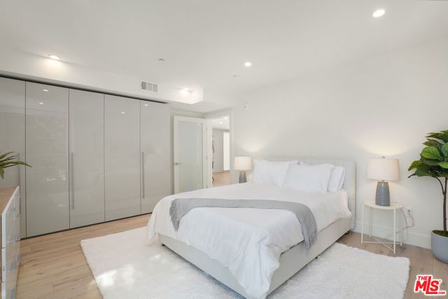 8210 Fountain Avenue 401, West Hollywood, CA 90046