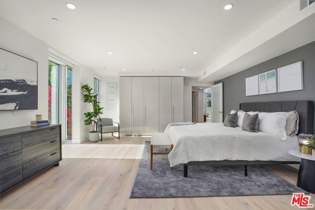 8210 Fountain Avenue 401, West Hollywood, CA 90046