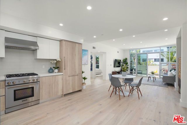 8210 Fountain Avenue 401, West Hollywood, CA 90046