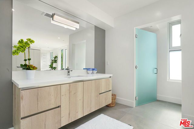 8210 Fountain Avenue 401, West Hollywood, CA 90046