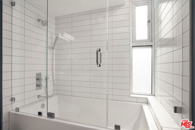8210 Fountain Avenue 401, West Hollywood, CA 90046