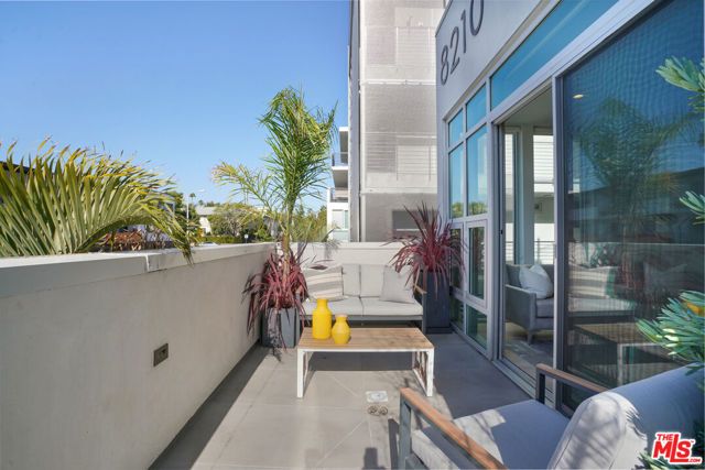 8210 Fountain Avenue 401, West Hollywood, CA 90046