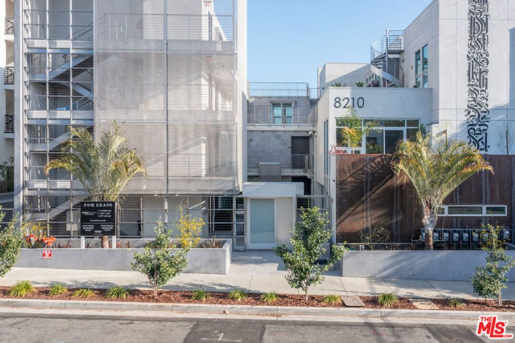 8210 Fountain Avenue 401, West Hollywood, CA 90046
