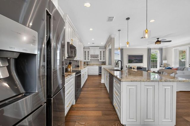 626 35TH AVENUE N, St Petersburg, FL 33704