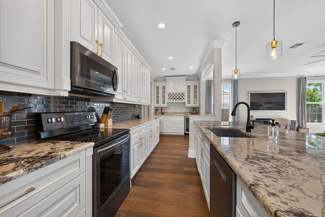 626 35TH AVENUE N, St Petersburg, FL 33704