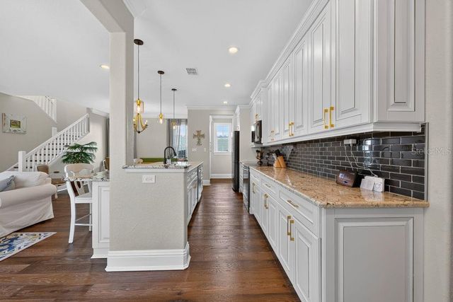 626 35TH AVENUE N, St Petersburg, FL 33704