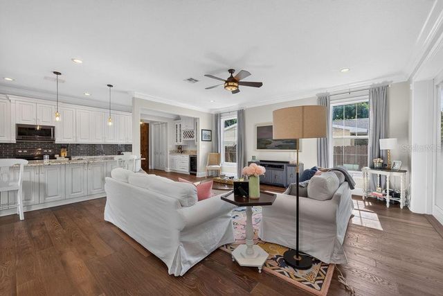 626 35TH AVENUE N, St Petersburg, FL 33704