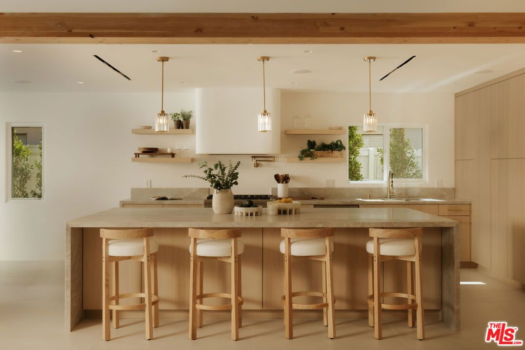 Image 1 of property listing at 880 Teakwood Road, Los Angeles, CA 90049