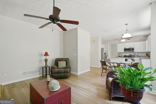 352 Park Creek Ridge, Woodstock, GA 30188