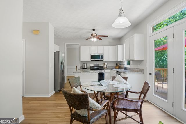 352 Park Creek Ridge, Woodstock, GA 30188
