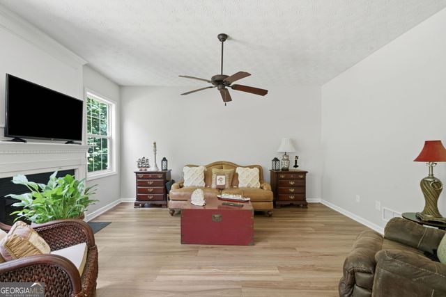 352 Park Creek Ridge, Woodstock, GA 30188
