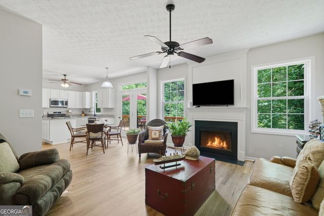 352 Park Creek Ridge, Woodstock, GA 30188