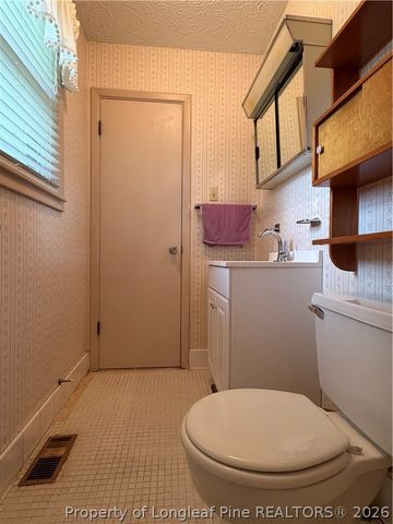 672 E Palmer Road, Raeford, NC 28376