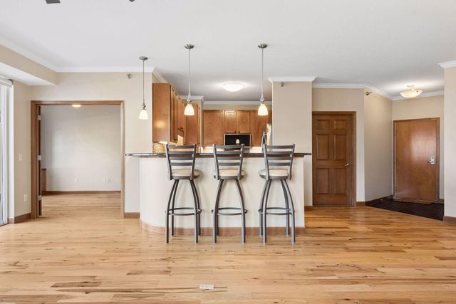 6701 Lake Shore Drive S 101, Richfield, MN 55423