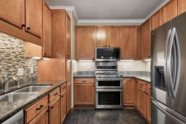 6701 Lake Shore Drive S 101, Richfield, MN 55423