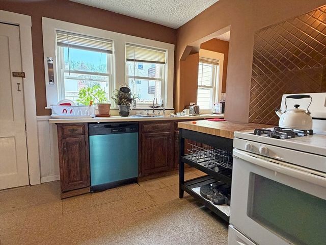 12-14 Nottingham St, Newton, MA 02459