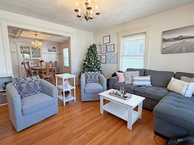 12-14 Nottingham St, Newton, MA 02459