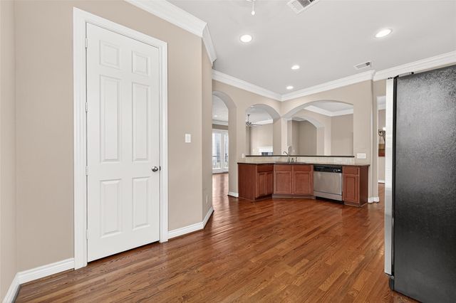 8810 Lakeshore Bend Drive, Houston, TX 77080