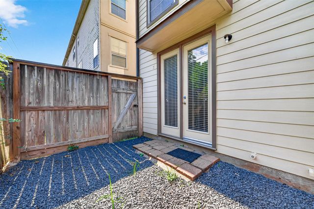 8810 Lakeshore Bend Drive, Houston, TX 77080