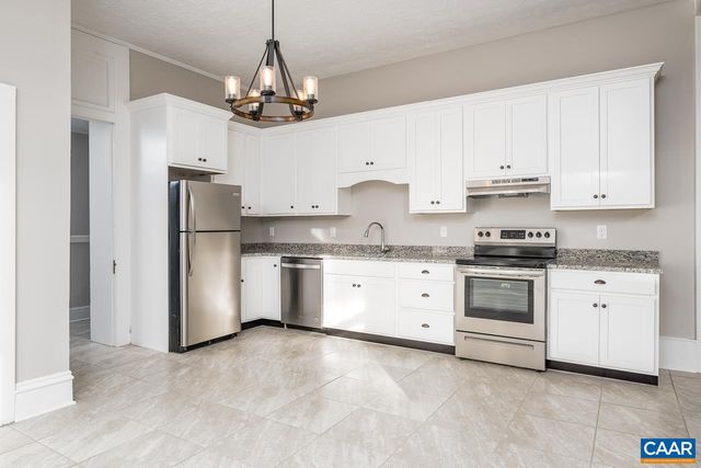 811 WESTOVER DR, Staunton, VA 24401