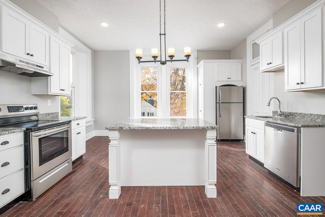 811 WESTOVER DR, Staunton, VA 24401