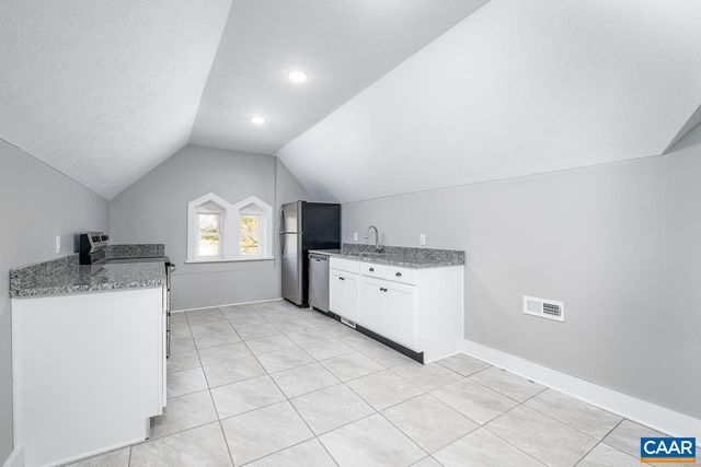 811 WESTOVER DR, Staunton, VA 24401