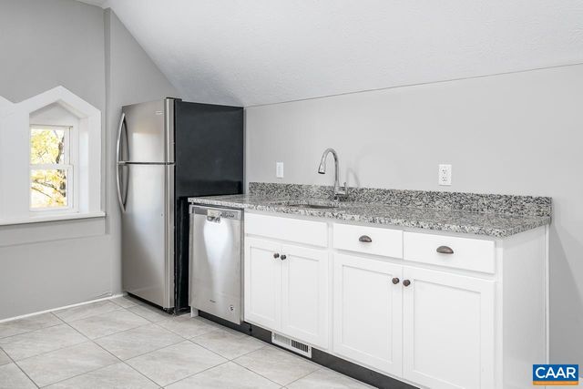 811 WESTOVER DR, Staunton, VA 24401