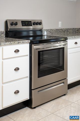 811 WESTOVER DR, Staunton, VA 24401