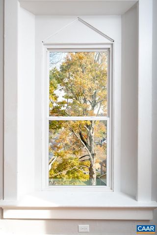 811 WESTOVER DR, Staunton, VA 24401